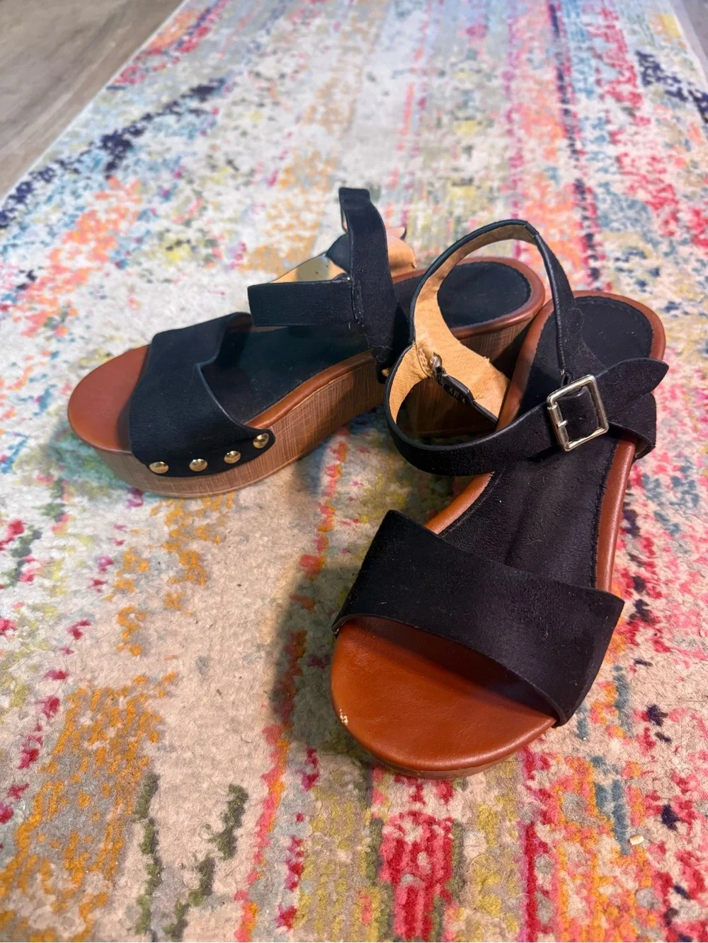 Source Unknown Black Suede-Look Wedge Sandals with Brown Wood Platform size 8